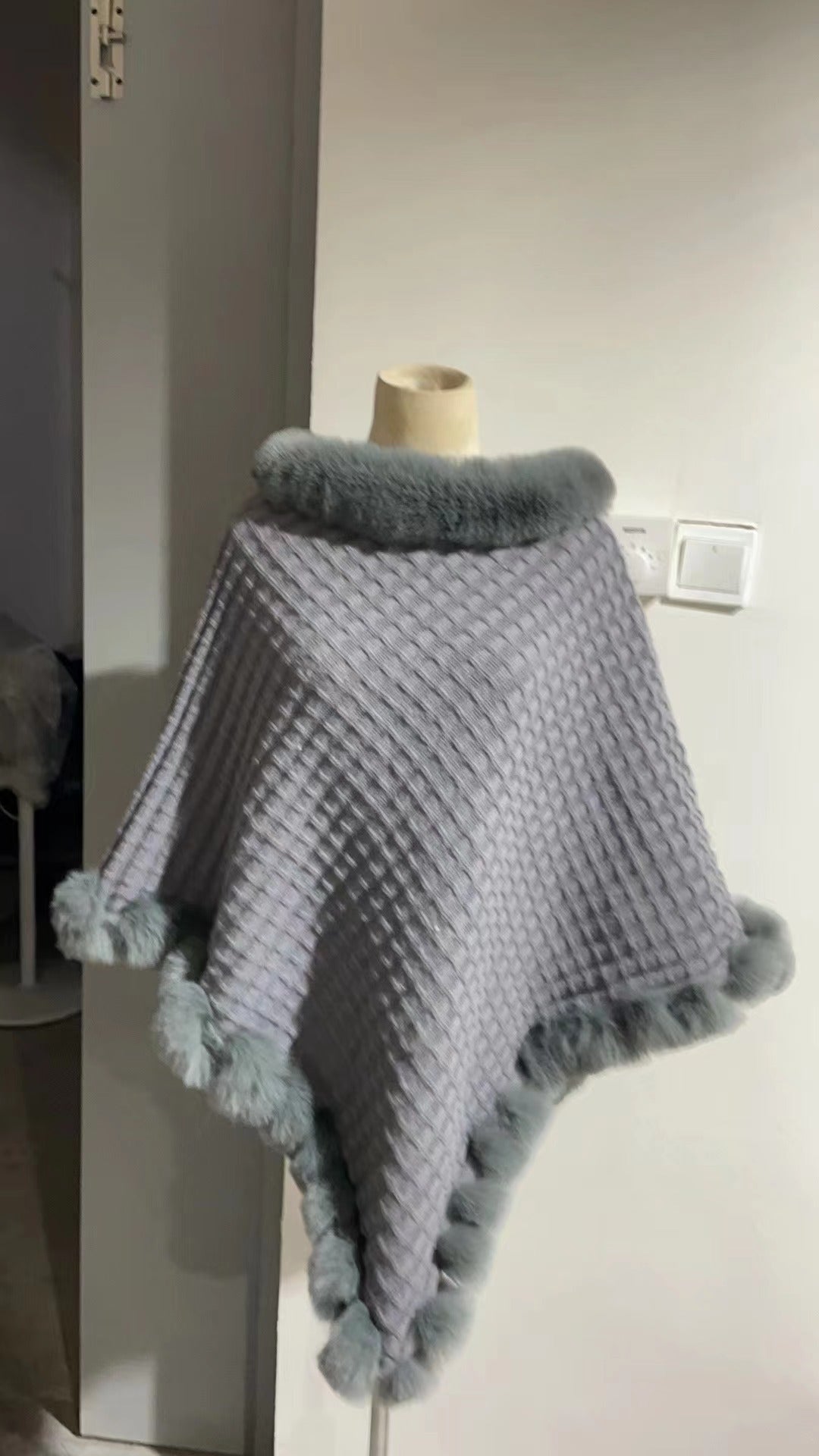 "Luxury Rex Rabbit Fur Collar Shawl Cape – Elegant Winter Wrap for Women | Graceful Cloak for Parties & Weddings