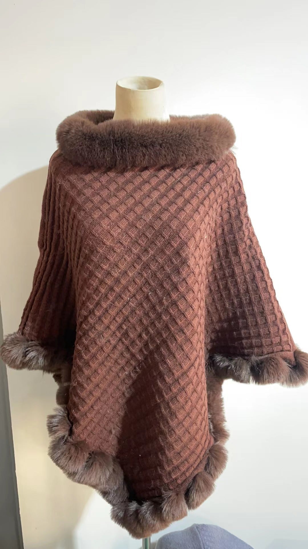 "Luxury Rex Rabbit Fur Collar Shawl Cape – Elegant Winter Wrap for Women | Graceful Cloak for Parties & Weddings