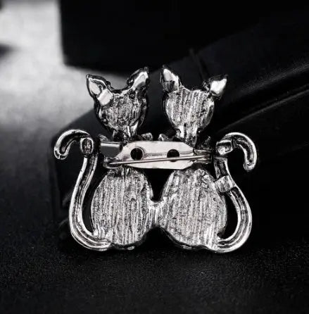 Fashion shell cats Brooches jewelry High Quality glass rhinestone animal pins and brooches for women men suits scarf pins metal Ooho